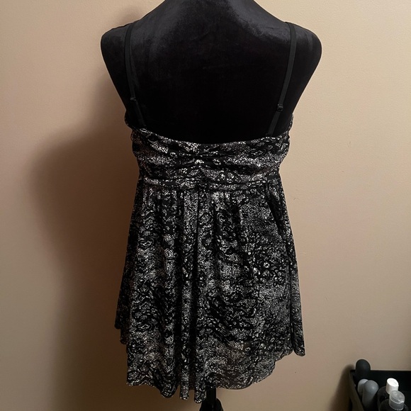 Flowy Tank - Picture 3 of 6